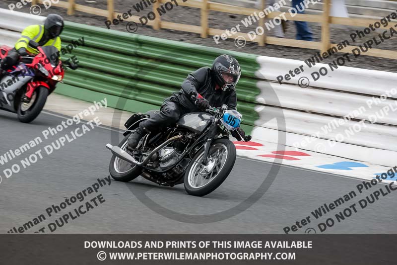 Vintage motorcycle club;eventdigitalimages;mallory park;mallory park trackday photographs;no limits trackdays;peter wileman photography;trackday digital images;trackday photos;vmcc festival 1000 bikes photographs